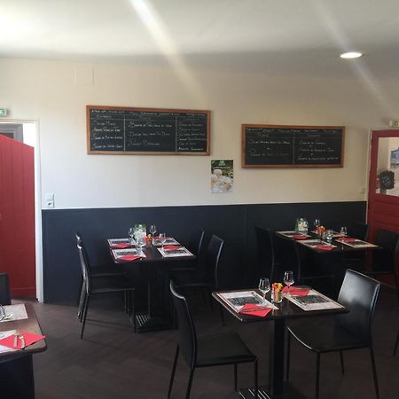 Hotel Au Père Tranquille Tinchebray-Bocage Esterno foto