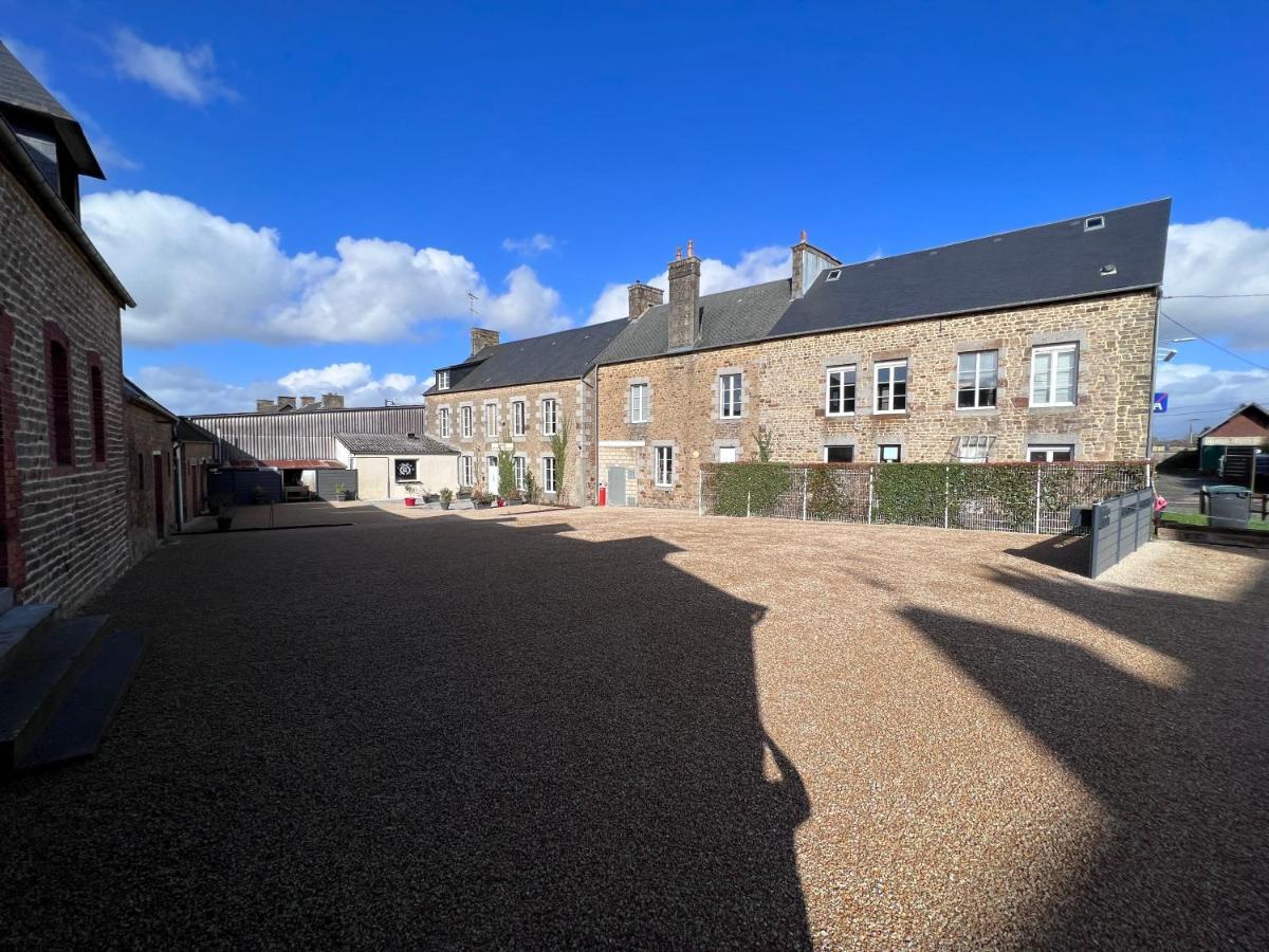 Hotel Au Père Tranquille Tinchebray-Bocage Esterno foto