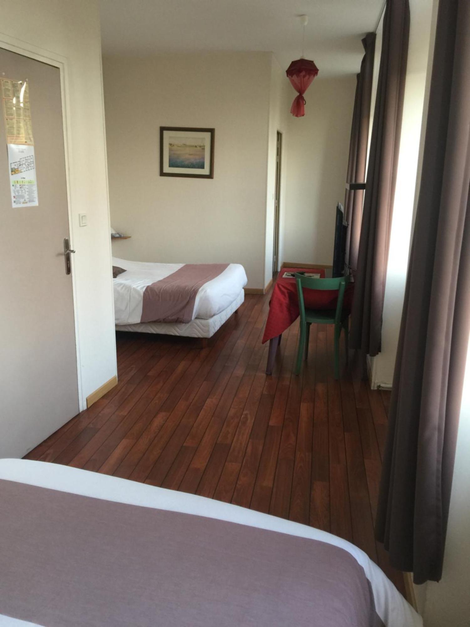 Hotel Au Père Tranquille Tinchebray-Bocage Esterno foto