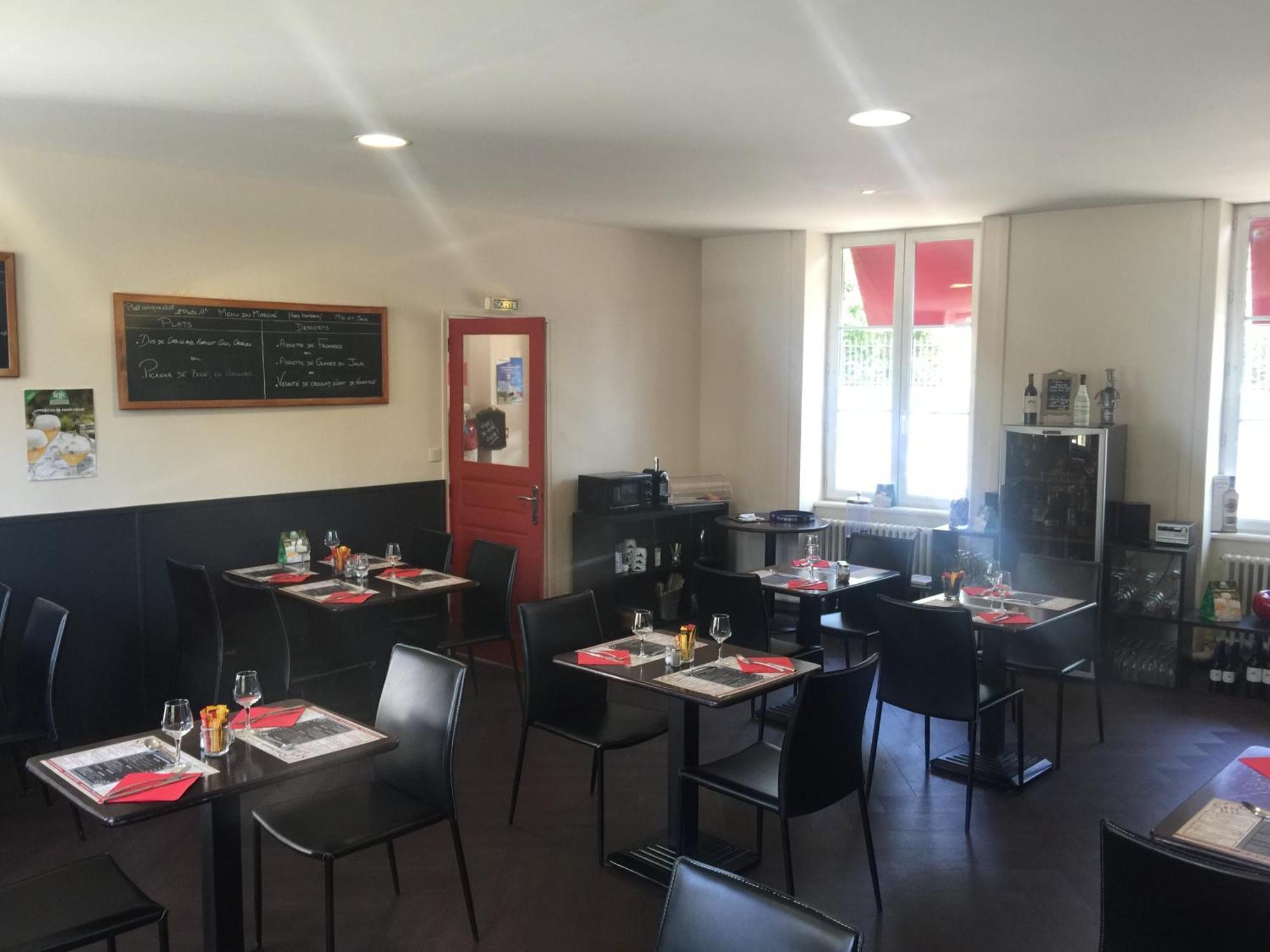 Hotel Au Père Tranquille Tinchebray-Bocage Esterno foto
