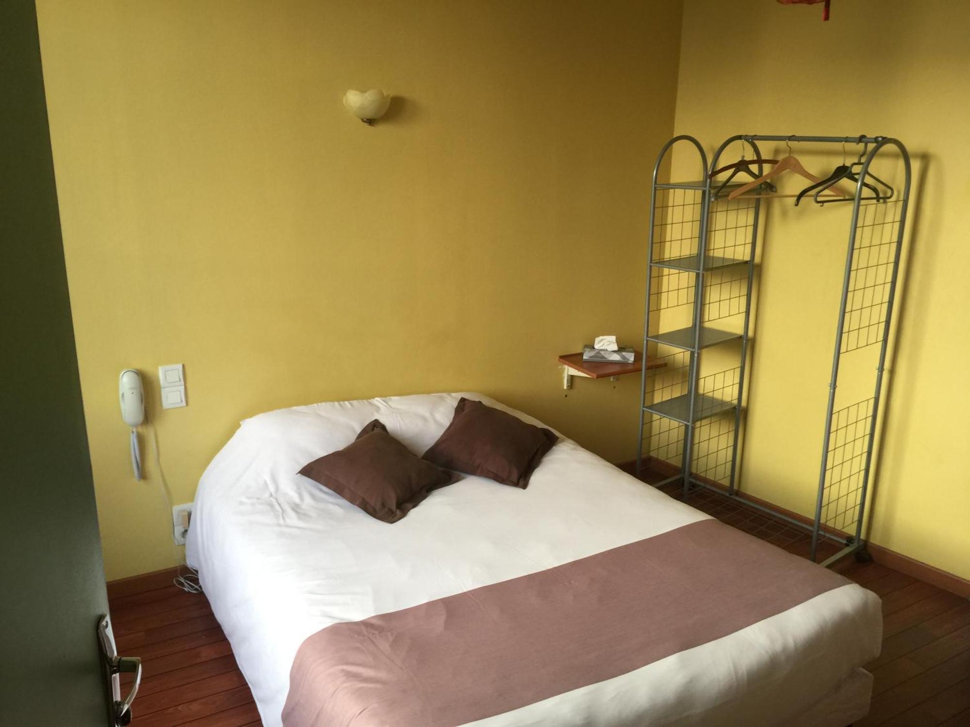 Hotel Au Père Tranquille Tinchebray-Bocage Esterno foto