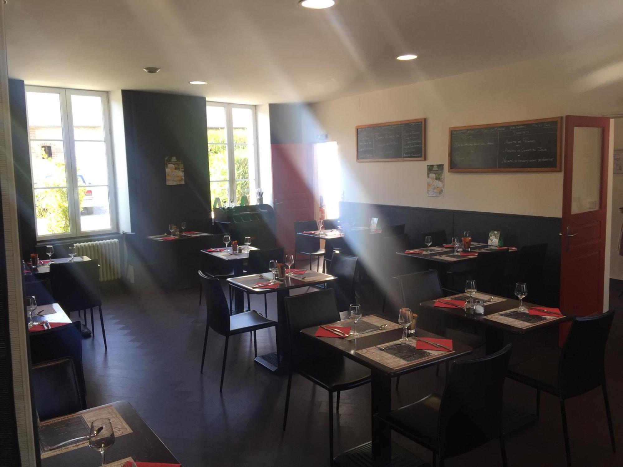 Hotel Au Père Tranquille Tinchebray-Bocage Esterno foto