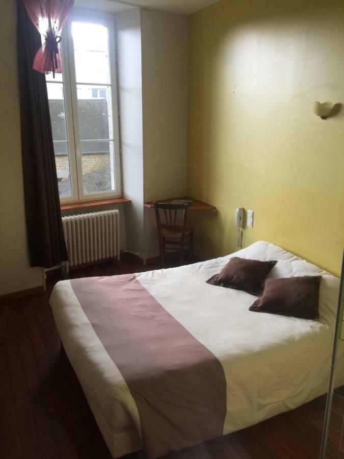 Hotel Au Père Tranquille Tinchebray-Bocage Esterno foto