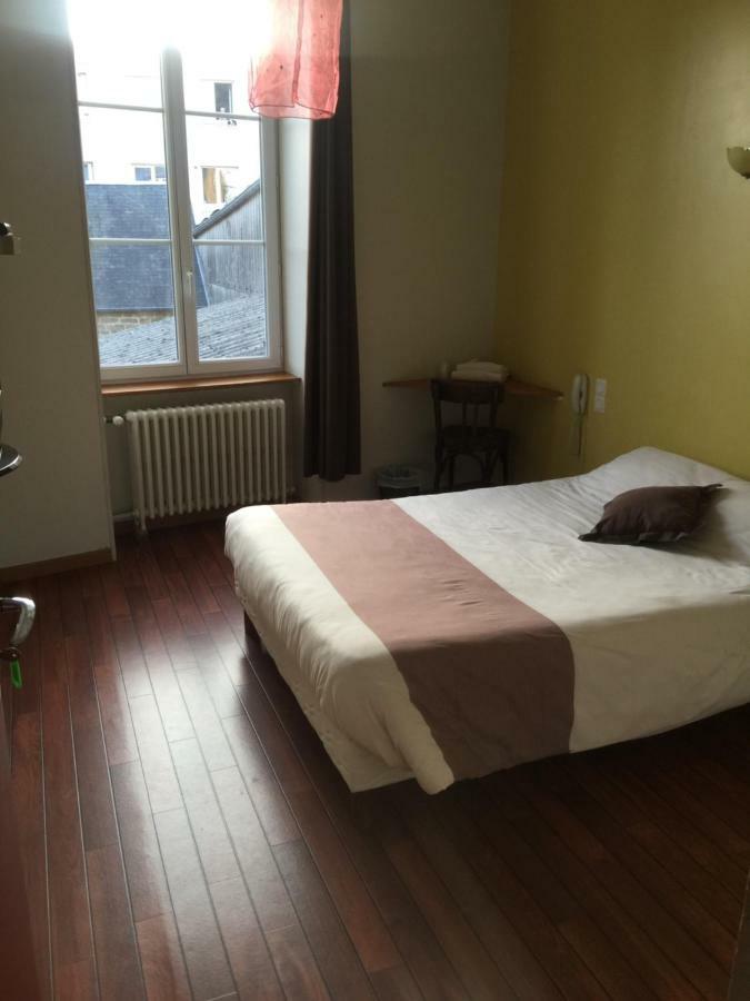 Hotel Au Père Tranquille Tinchebray-Bocage Esterno foto