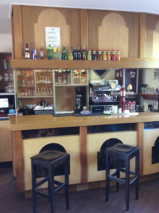 Hotel Au Père Tranquille Tinchebray-Bocage Esterno foto