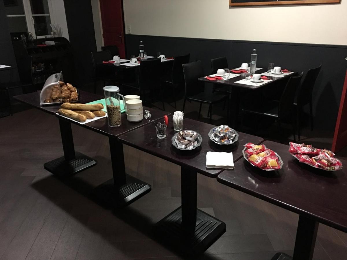 Hotel Au Père Tranquille Tinchebray-Bocage Esterno foto